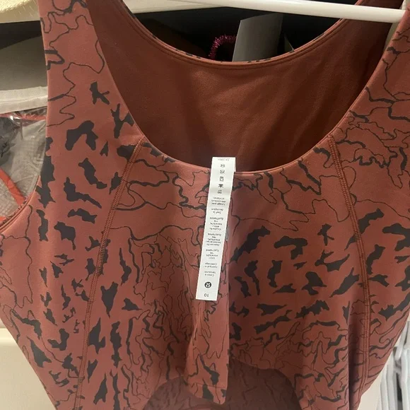 New Lululemon Crop top - Picture 2 of 2